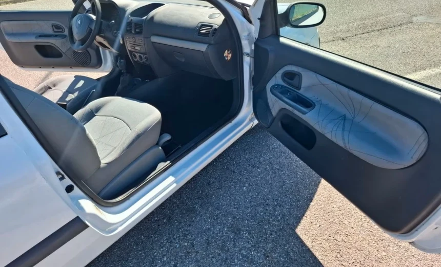 Renault Clio 2002 Diesel Manual Image 4