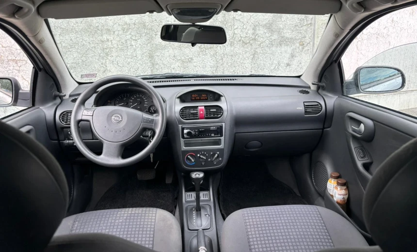 Opel Corsa 2003 Gasoline Automatic Image 1