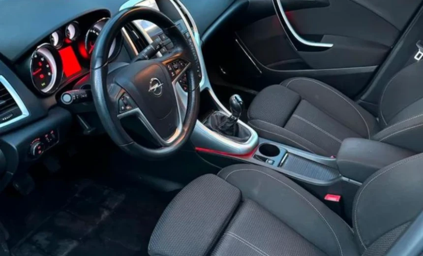 Opel Astra 2010 Gasoline Manual Image 3