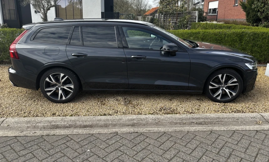 Volvo V60 2021 Hybrid Electric/Gasoline Automatic Image 10