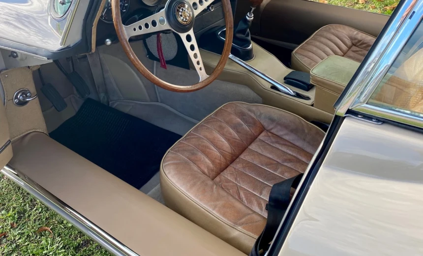 Jaguar E-Type 1970 Gasoline Manual Image 3