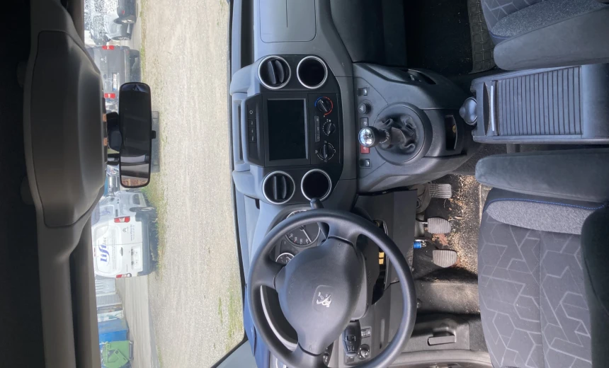 Peugeot Partner 2018 Gasoline Manual Image 6