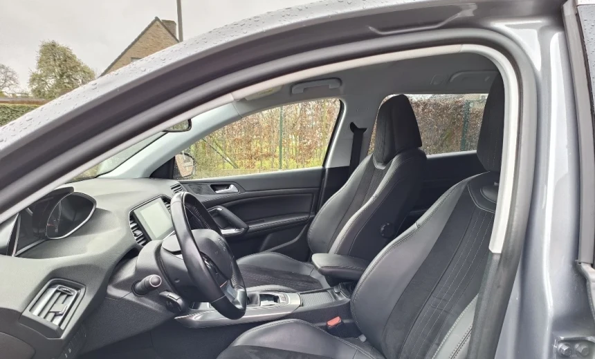 Peugeot 308 2018 Gasoline Manual Image 3