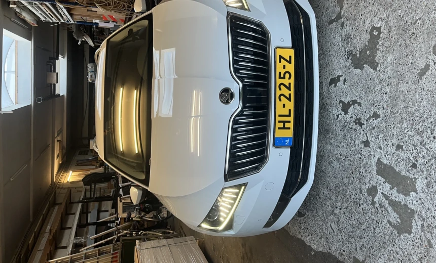 Skoda Superb 2015 Gasoline Automatic Image 10