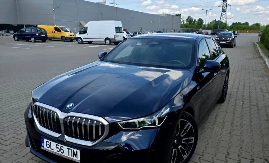 BMW 520 2024 Hybrid Electric/Gasoline Automatic Image 0