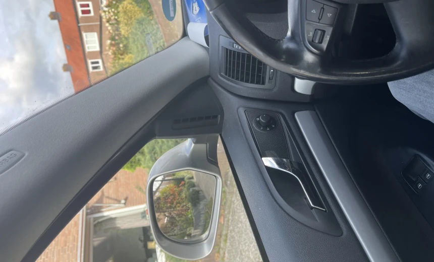 Skoda Octavia 2012 Gasoline Manual Image 5