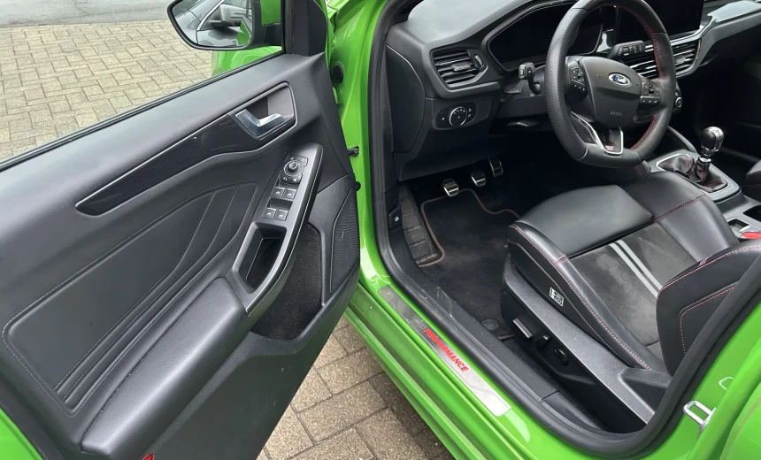 Ford Focus 2023 Gasoline Manual Image 18