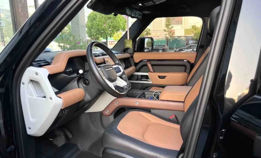 Land Rover Defender 2023 Gasoline Automatic Image 5