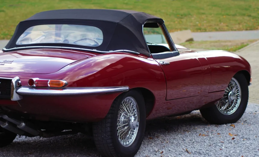 Jaguar E-Type 1966 Gasoline Manual Image 1