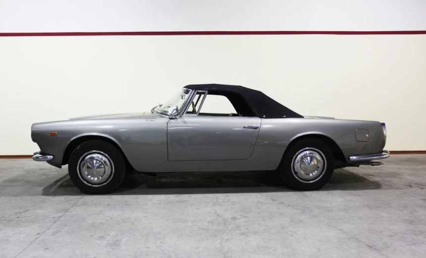 Lancia Flaminia 1961 Gasoline Manual Image 2