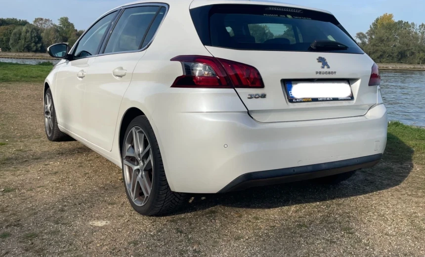 Peugeot 308 2015 Gasoline Manual Image 9