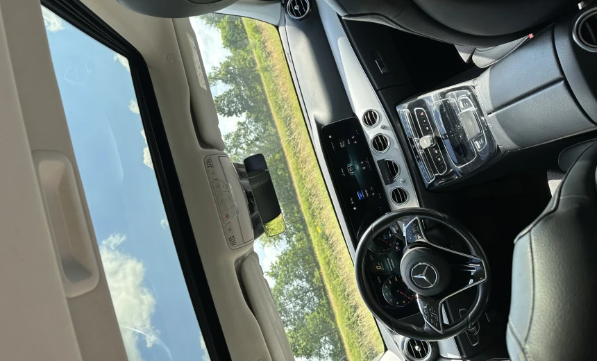 Mercedes-Benz E 300 2022 Hybrid Electric/Gasoline Automatic Image 1