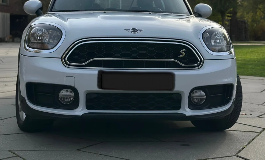 MINI Cooper Countryman 2018 Hybrid Electric/Gasoline Automatic Image 12