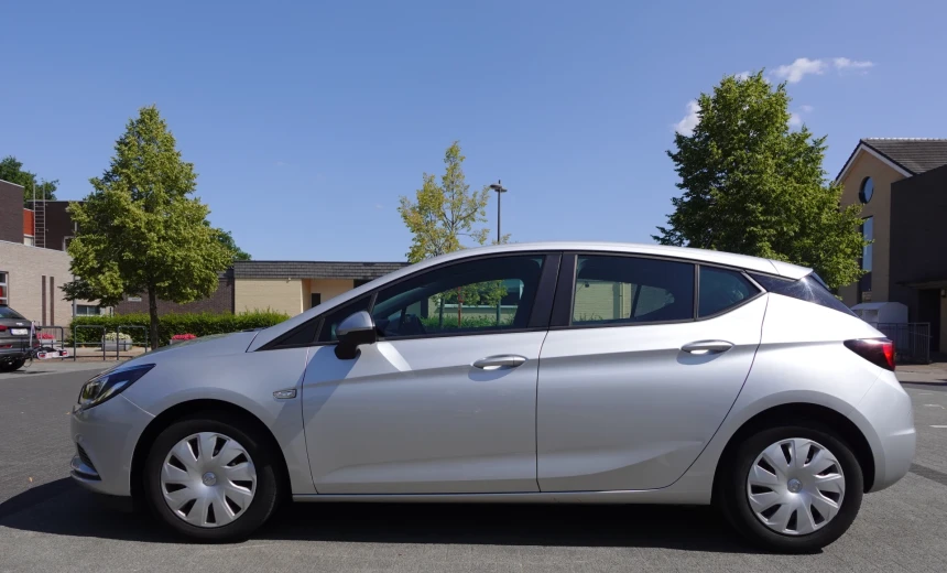 Opel Astra 2016 Gasoline Automatic Image 1
