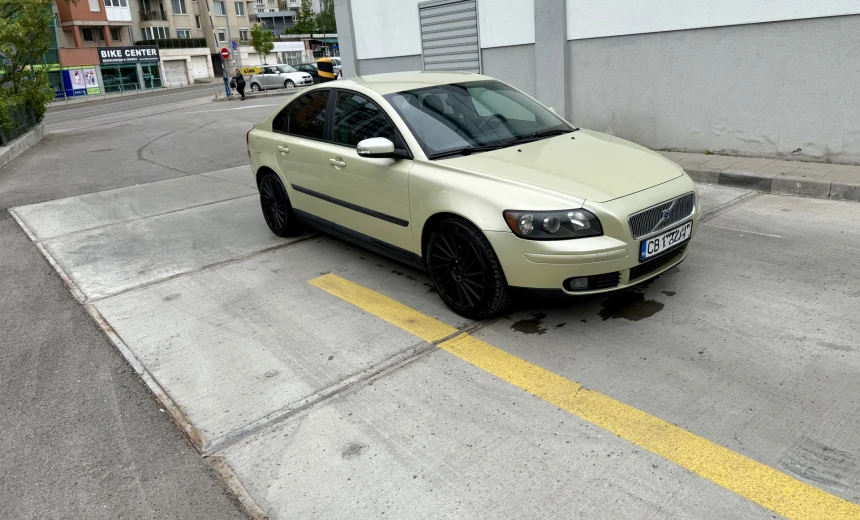 Volvo S40 2004 Diesel Manual Image 2
