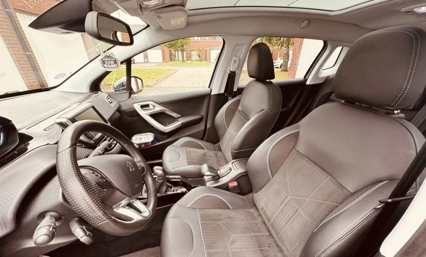 Peugeot 2008 2018 Gasoline Manual Image 6