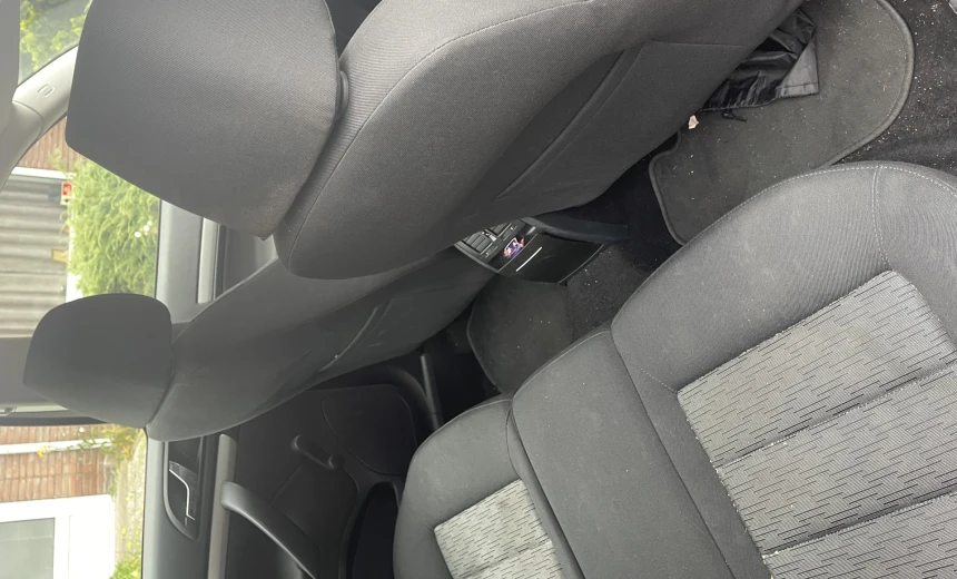 Skoda Octavia 2012 Gasoline Manual Image 2