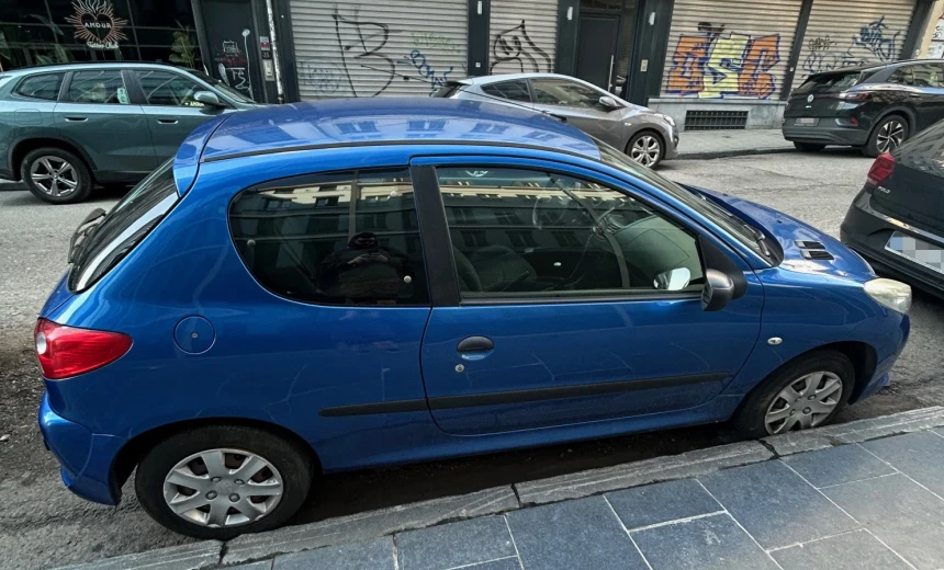 Peugeot 206 2011 Gasoline Manual Image 4