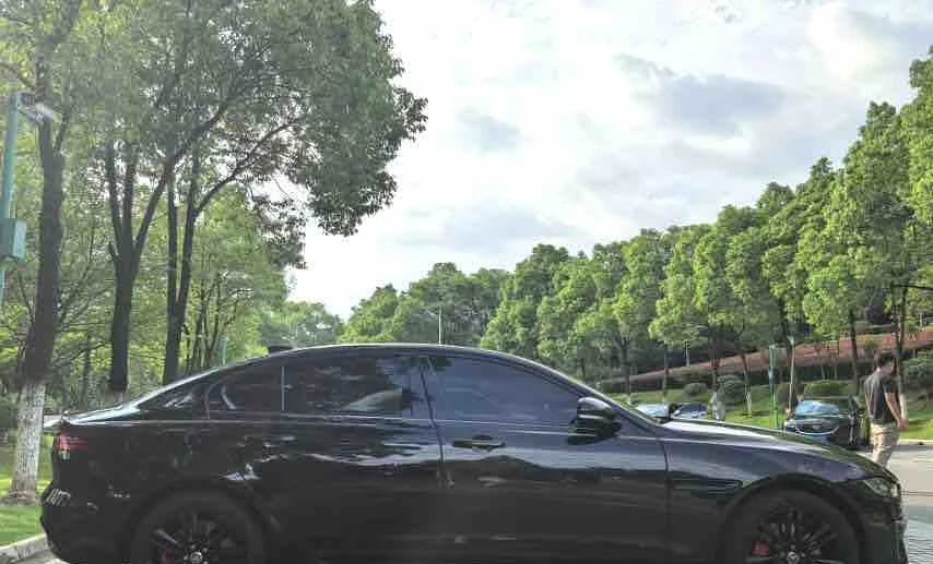 Jaguar XE 2025 Gasoline Automatic Image 4