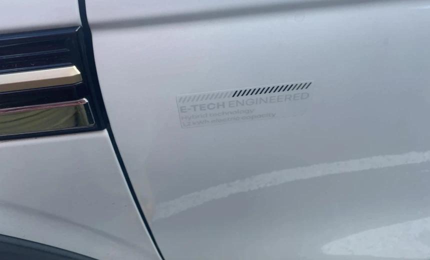 Renault Arkana 2023 Hybrid Electric/Gasoline Automatic Image 1