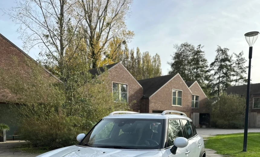 MINI Cooper Countryman 2018 Hybrid Electric/Gasoline Automatic Image 7