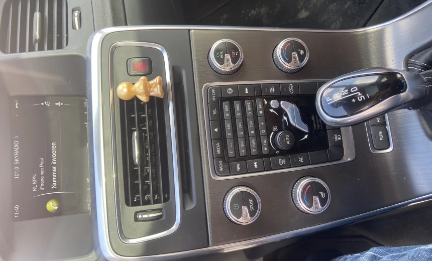 Volvo V60 2015 Hybrid Electric/Diesel Automatic Image 14