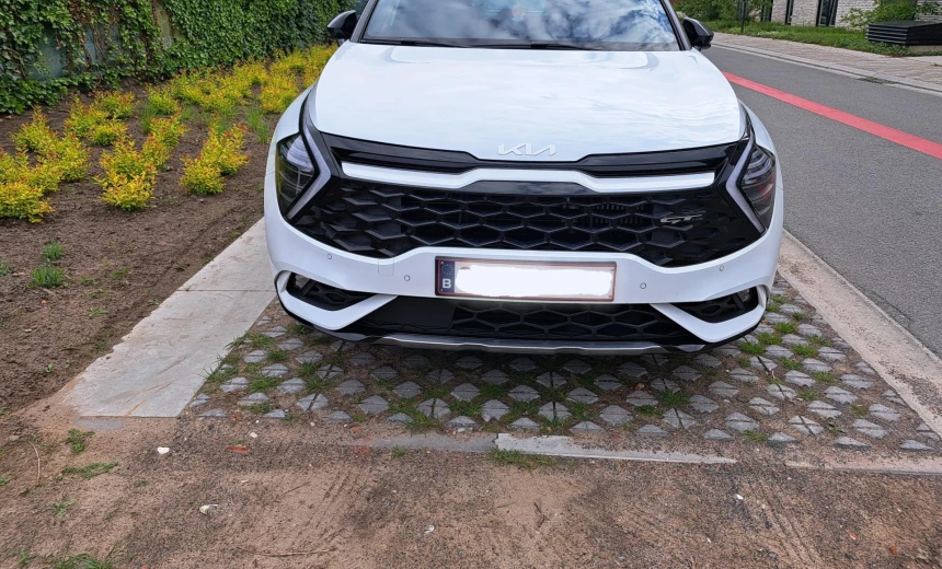 Kia Sportage 2022 Hybrid Electric/Gasoline Automatic Image 1