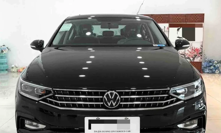 Volkswagen Passat 2025 Gasoline Automatic Image 1