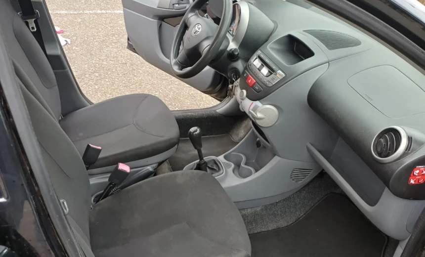 Toyota Aygo 2008 Gasoline Manual Image 6