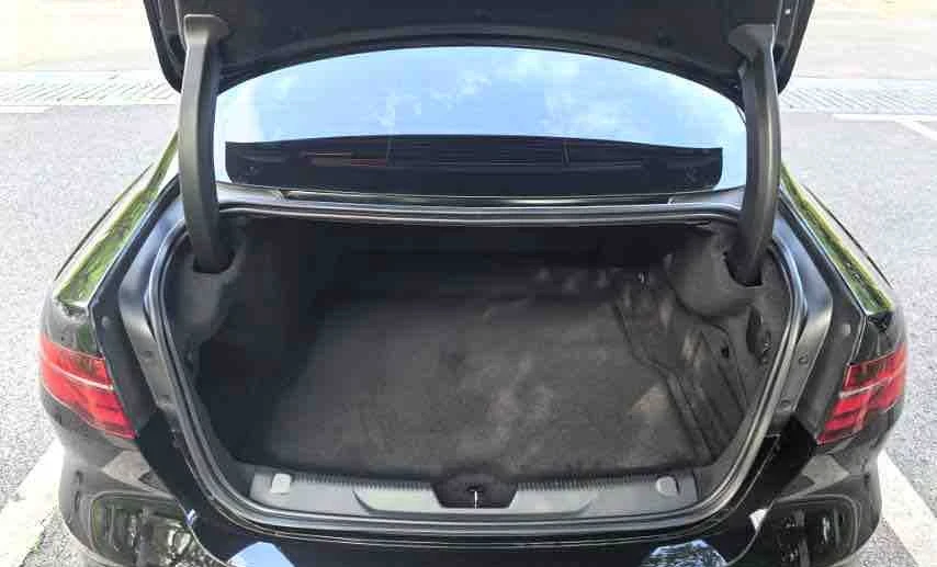 Jaguar XE 2025 Gasoline Automatic Image 8