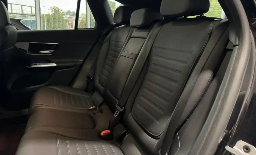 Mercedes-Benz GLC 300 2023 Hybrid Electric/Diesel Automatic Image 4