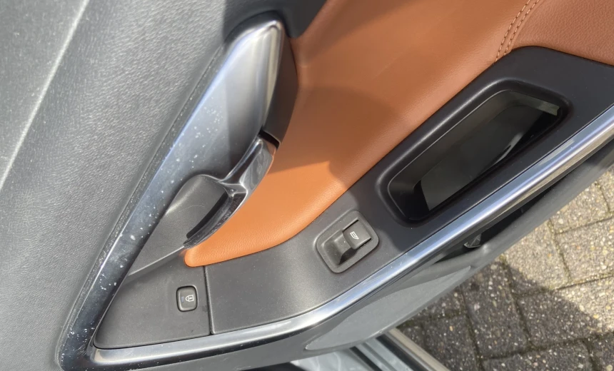 Volvo V60 2015 Hybrid Electric/Diesel Automatic Image 11