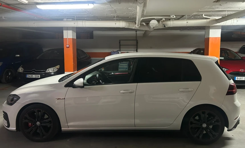 Volkswagen Golf GTI 2017 Gasoline Automatic Image 6