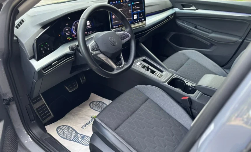 Volkswagen Golf 2025 Hybrid Electric/Gasoline Automatic Image 4