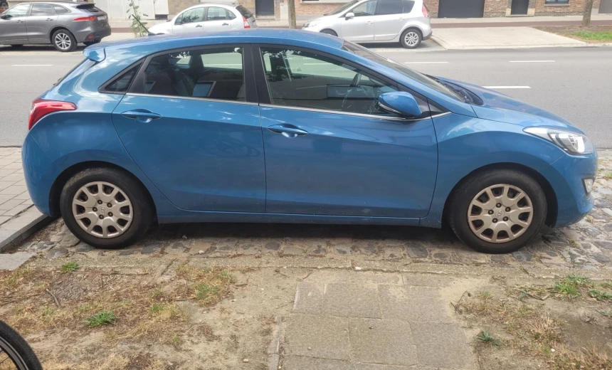 Hyundai i30 2012 Gasoline Manual Image 1