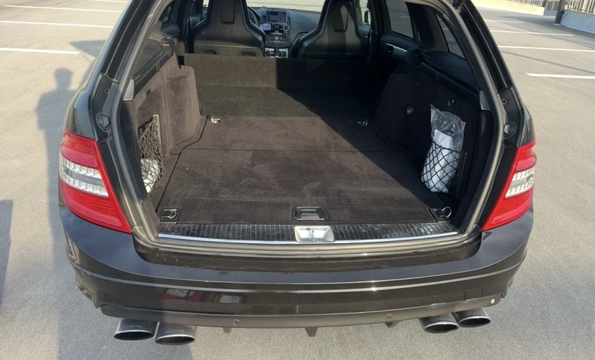 Mercedes-Benz C 63 AMG 2009 Gasoline Automatic Image 4