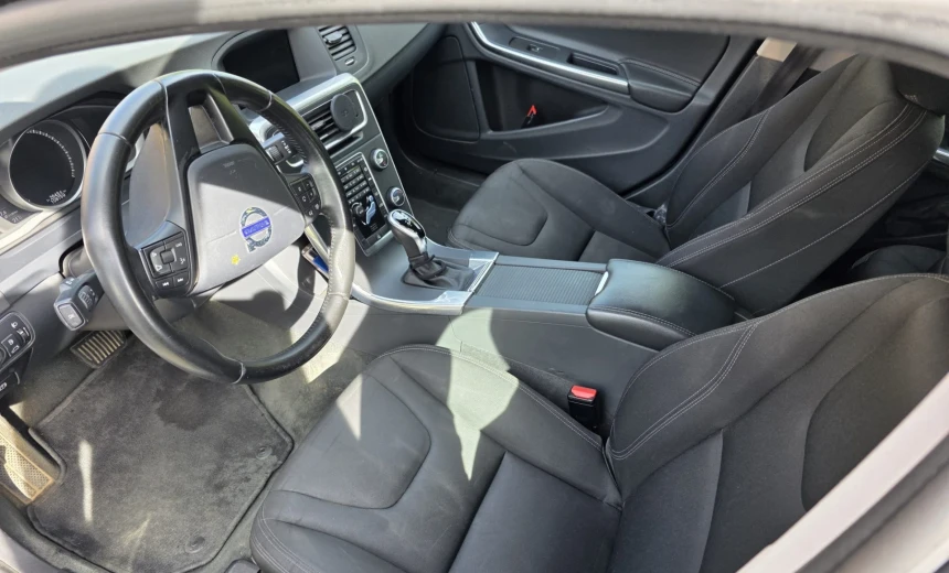 Volvo V60 2018 Gasoline Automatic Image 16