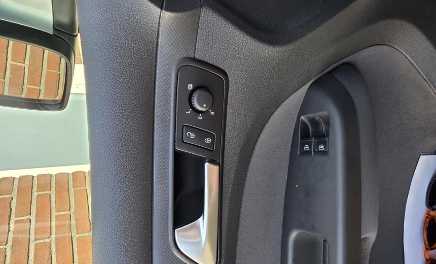 Volkswagen Caddy 2014 Gasoline Manual Image 7