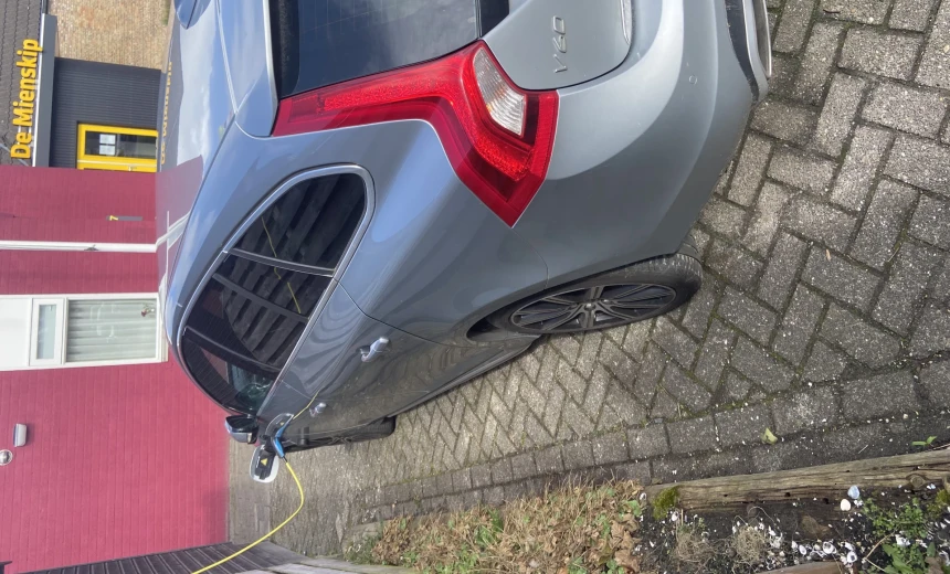 Volvo V60 2015 Hybrid Electric/Diesel Automatic Image 0