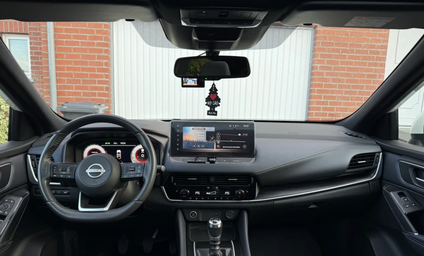 Nissan Qashqai 2023 Hybrid Electric/Gasoline Manual Image 9