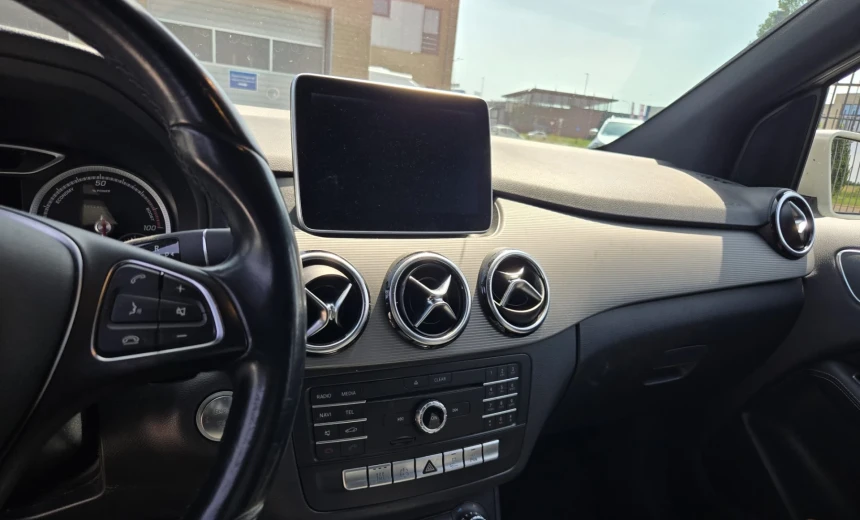 Mercedes-Benz B 250 2015 Electric Automatic Image 3