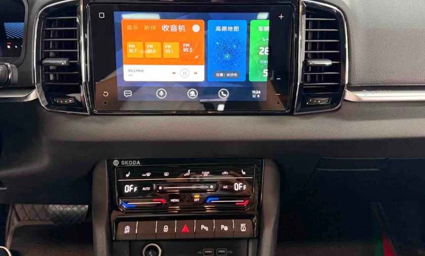 Skoda Karoq 2023 Gasoline Automatic Image 9