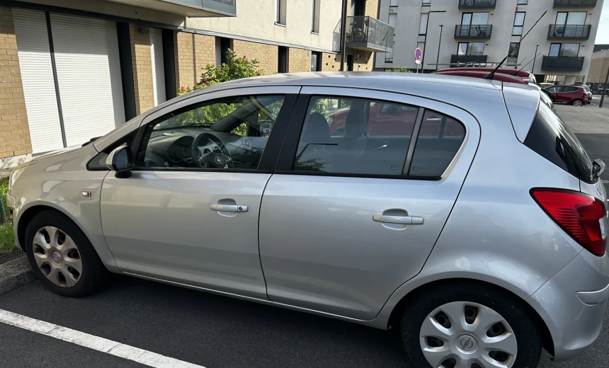 Opel Corsa 2011 Gasoline Manual Image 3