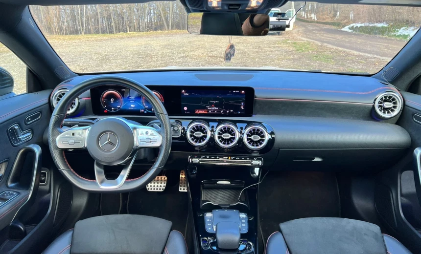 Mercedes-Benz CLA 250 2020 Hybrid Electric/Gasoline Automatic Image 7
