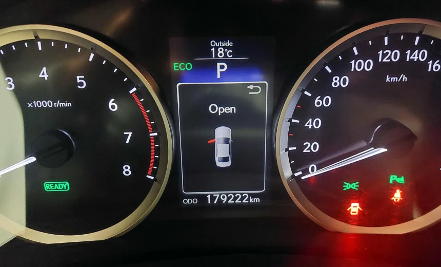 Lexus IS 300 2014 Hybrid Electric/Gasoline Automatic Image 4