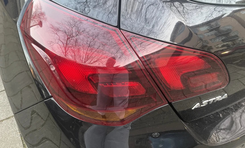 Opel Astra 2010 Gasoline Manual Image 2