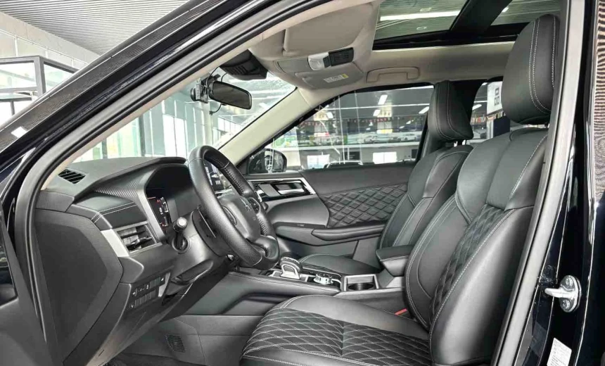Mitsubishi Outlander 2023 Gasoline Automatic Image 5