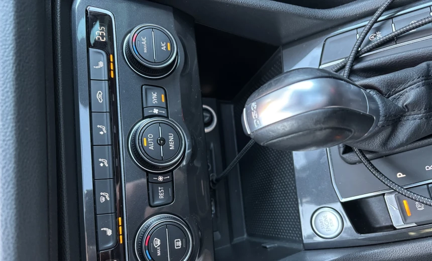 Volkswagen Tiguan 2019 Gasoline Automatic Image 12