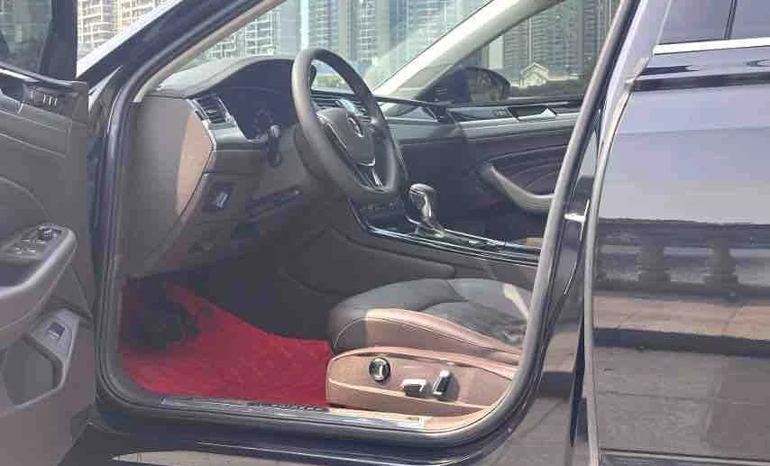 Volkswagen Phaeton 2021 Gasoline Automatic Image 3