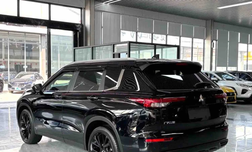 Mitsubishi Outlander 2023 Gasoline Automatic Image 3